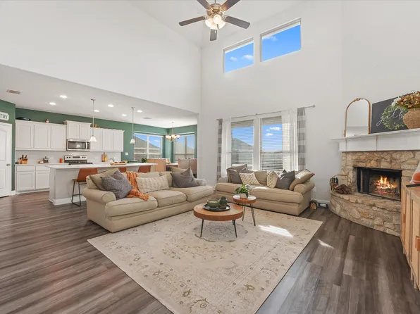 3725 Ranchers Rdg, Krum, TX 76249