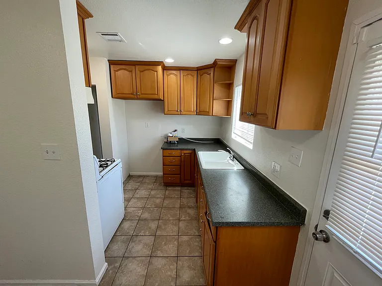2207 Euclid Ave — Photo 11