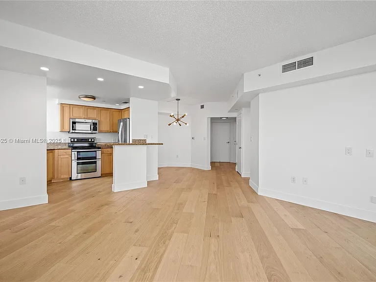 1300 West Ave #2700 — Photo 11