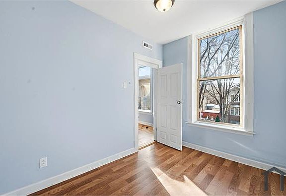 4th image of 1637 S Saint Louis Ave #3