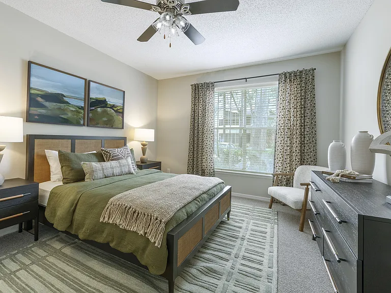 Secondary bedroom with ceiling fan