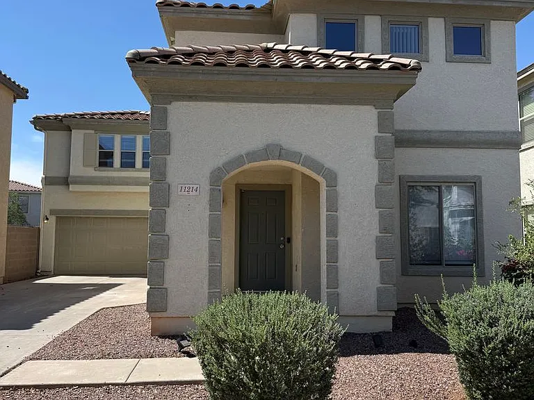 11214 W Pierce St — Photo 2