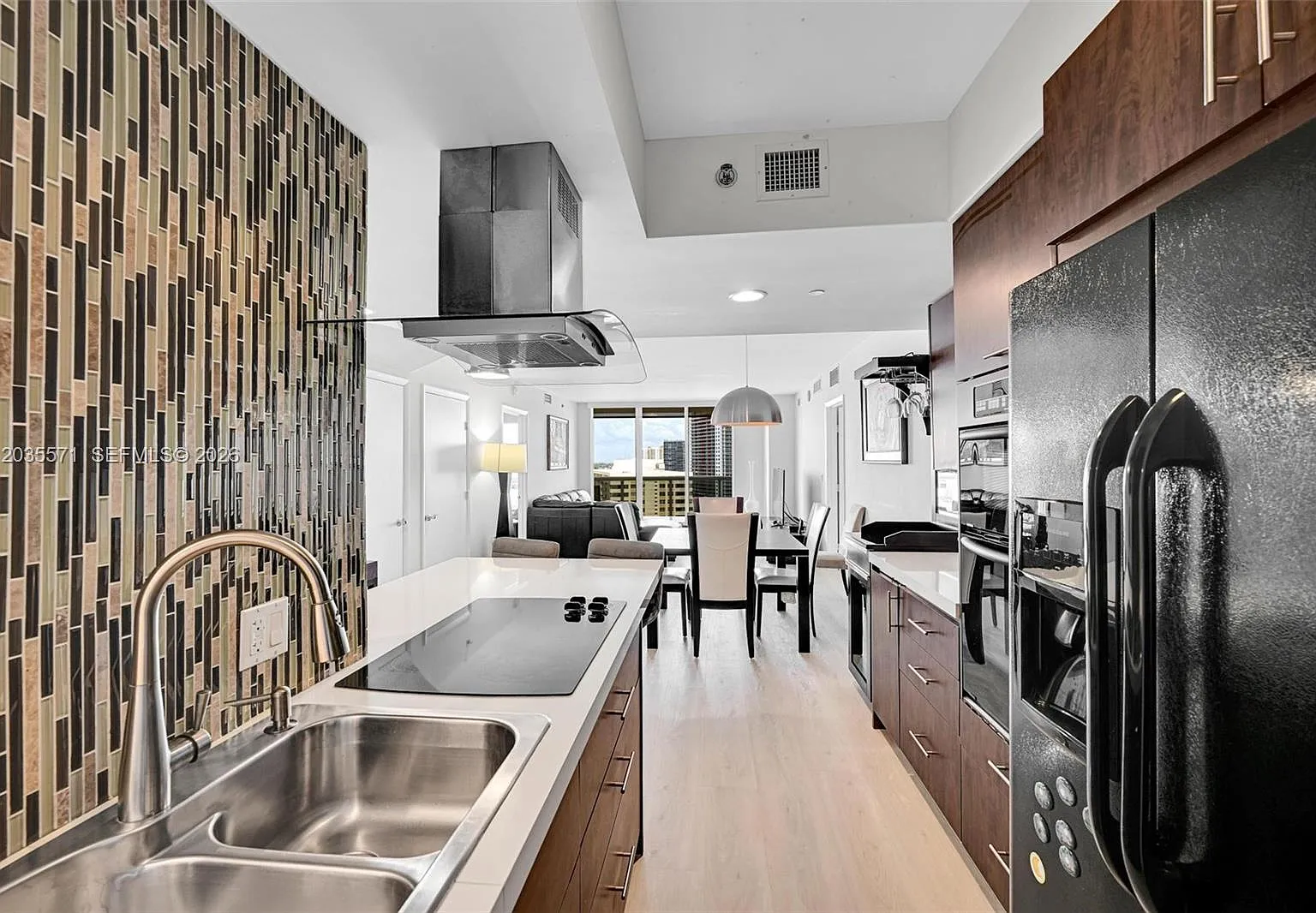 Beach Club Condo — Photo 3