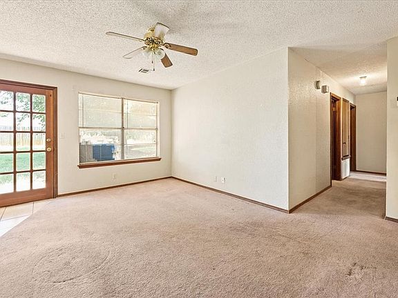 5th image of 324 S Douglas Dr