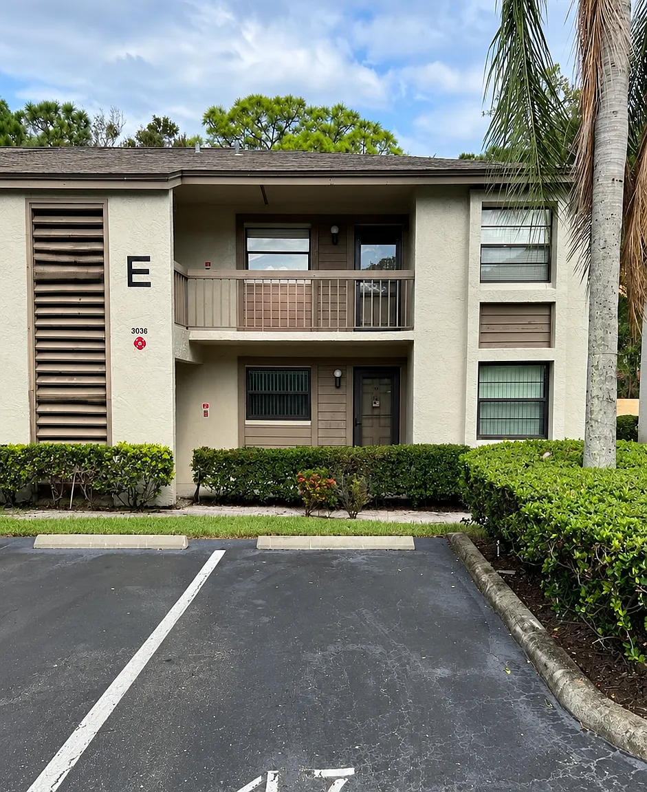 2 bed, 940 sqft, $1,700 — Photo 1