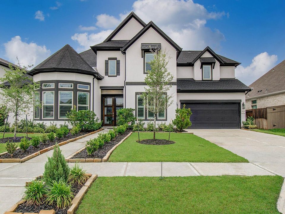 1st image of 10015 Crescent Wood Dr