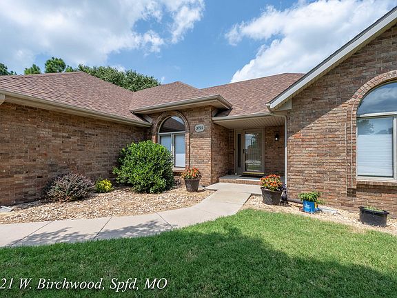 4th image of 3721 W Birchwood Court