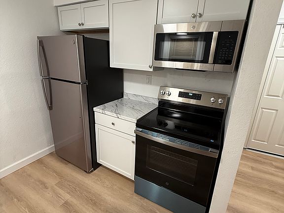 5th image of 1517 E Arnold St