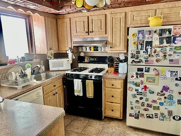 5th image of 2334 E 72nd St