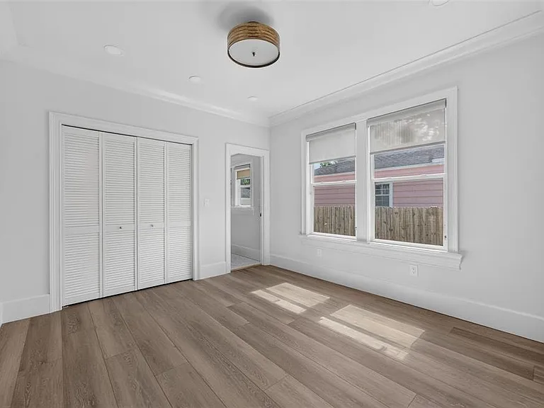 1225 E Amelia St — Photo 17