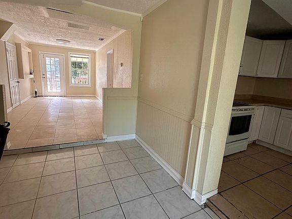 3rd image of 2105 W Okaloosa Ave