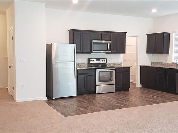 3rd image of 15679 Merlin Ave