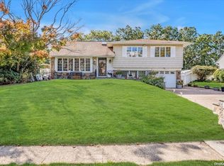 10 Trent Ln, Smithtown, NY 11787