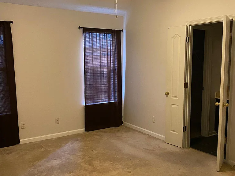 1095 Breezy Valley Dr — Photo 6
