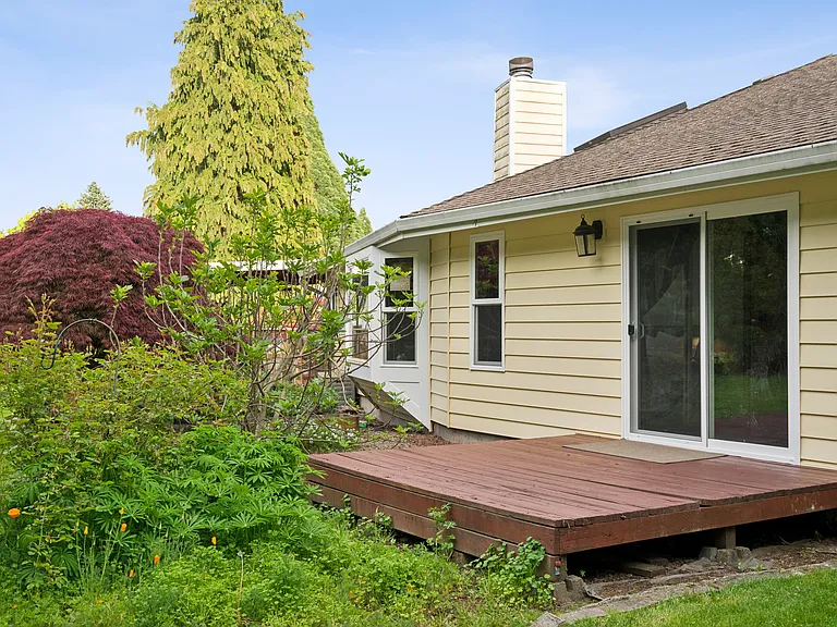 3573 NE Olympic St — Photo 49