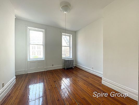 2nd image of 226 W 4th St APT 10