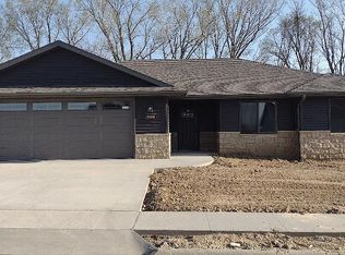 2019 Sky Blue Dr, Dubuque, IA 52001