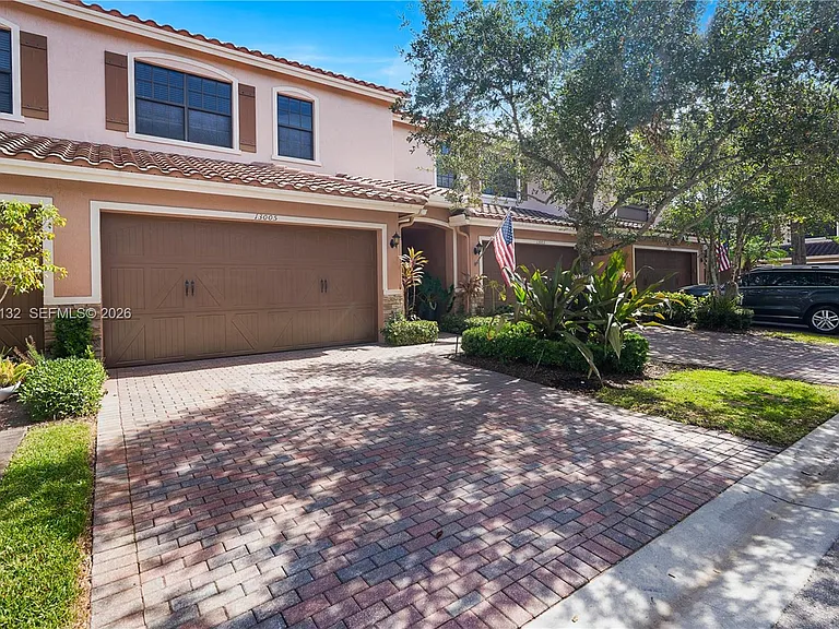 13005 Riverwalk Cir N — Photo 2