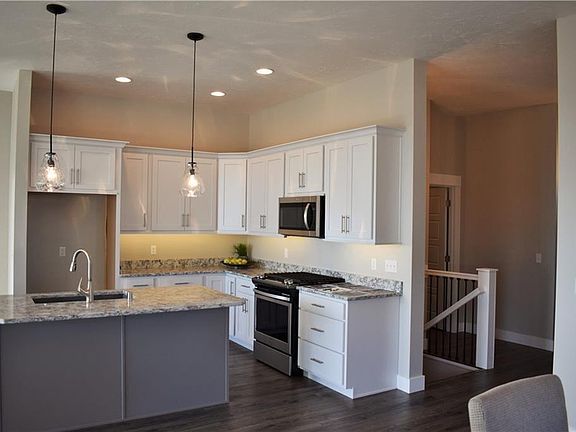 3rd image of 6350 Southern Bluffs Ln