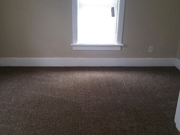 5th image of 2525 Kenwood Ave