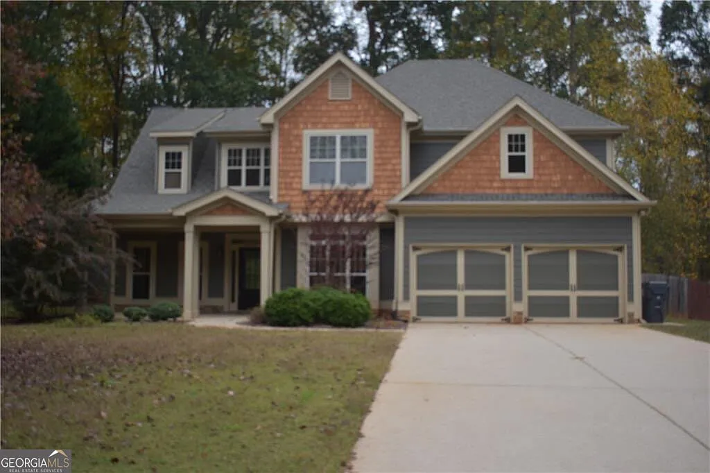 4 bed, $2,700 — Photo 1
