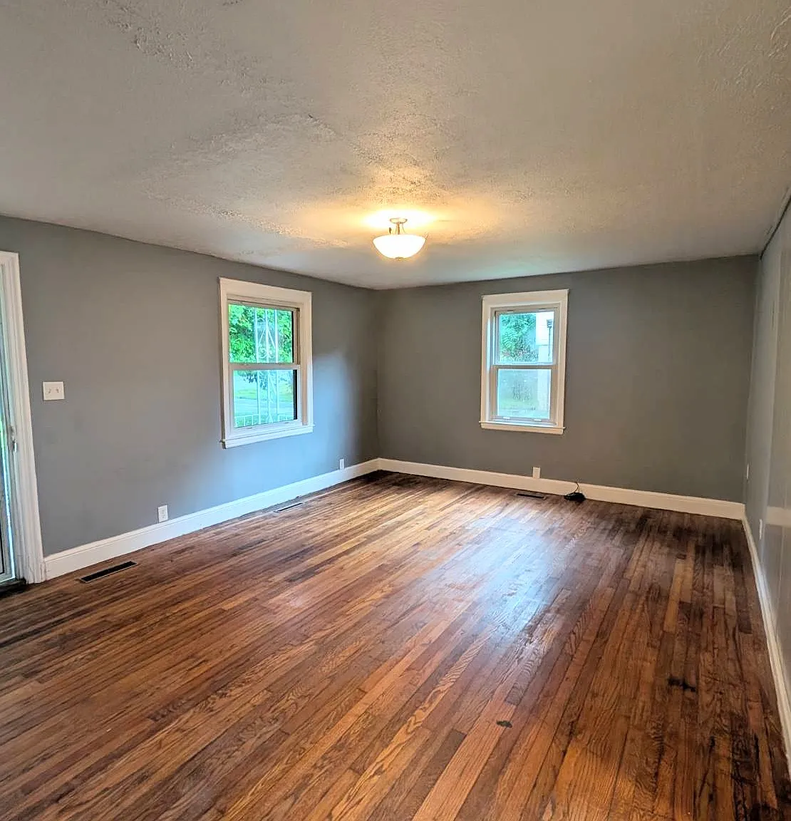 401 Amber St — Photo 3
