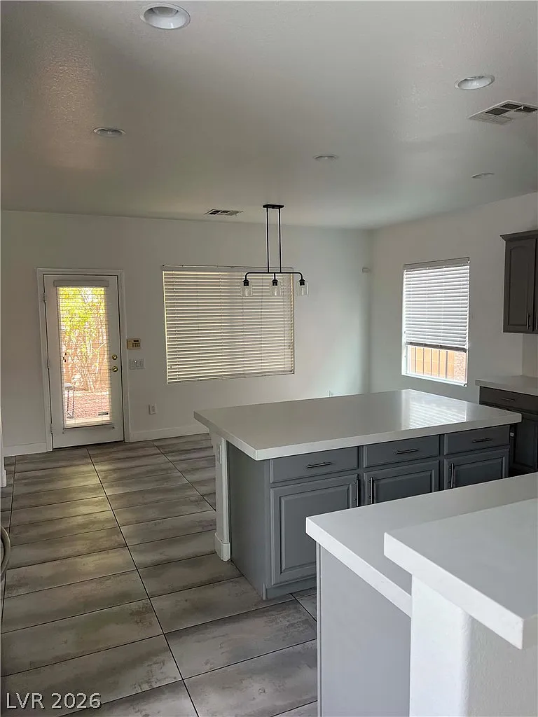 3 bed, 2.5 bath, 2057 sqft, $2,450 — Photo 3