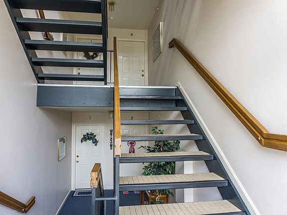 3rd image of 161 Palisades Pt APT 4