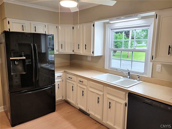 5th image of 26 Standart Ave