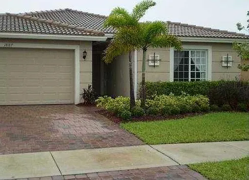 3 bed, 2.0 bath, 1837 sqft, $2,595 — Photo 1