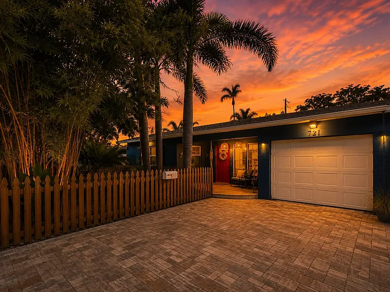 721 N Lakeside Dr — Photo 12