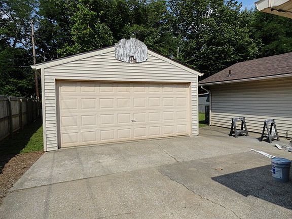 2nd image of 2725 Strawbridge Pl