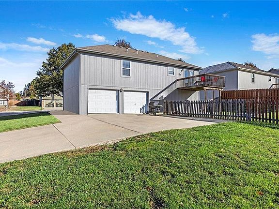 2nd image of 411 NW Europa Dr