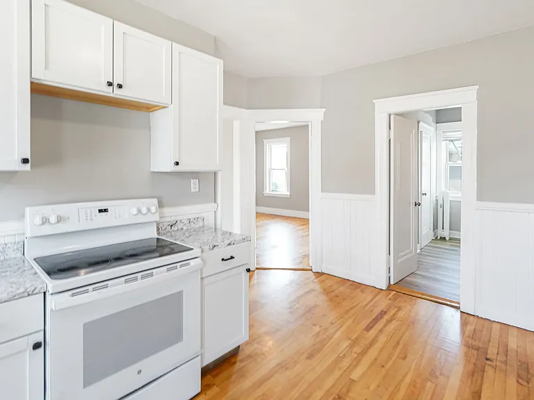 131 Providence St — Photo 4