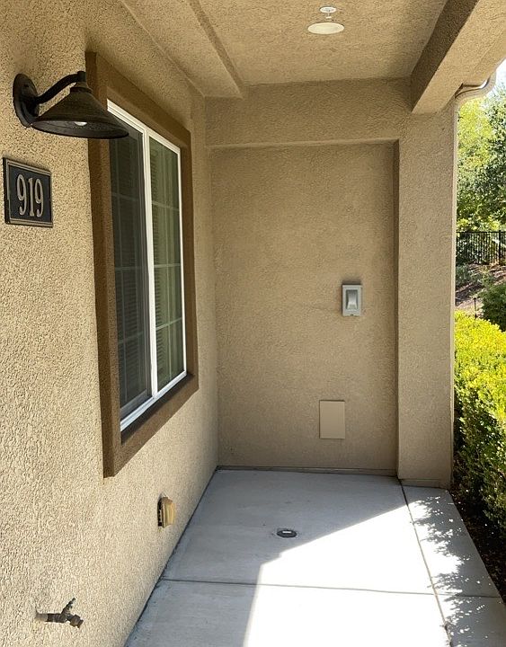 1st image of 919 Bay Leaf Dr
