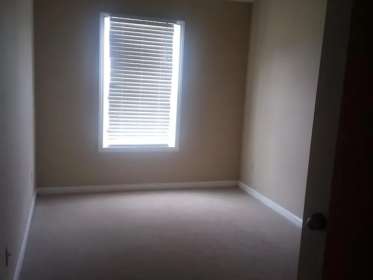 8630 Thomas Rd — Photo 15