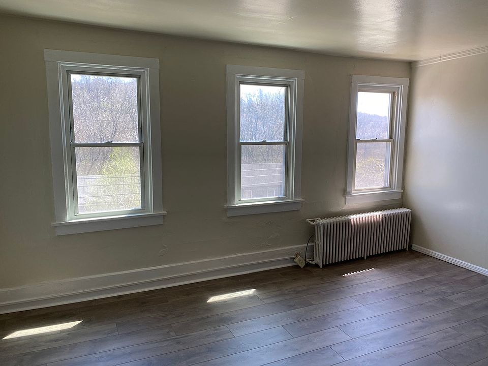 1st image of 565 McMasters Ave