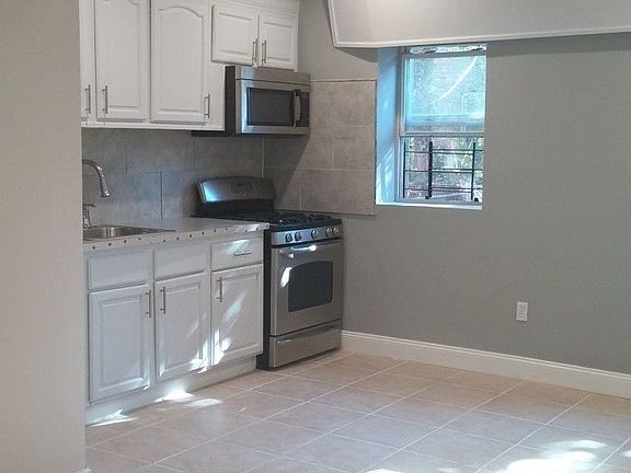5th image of 656 Macdonough St APT 1