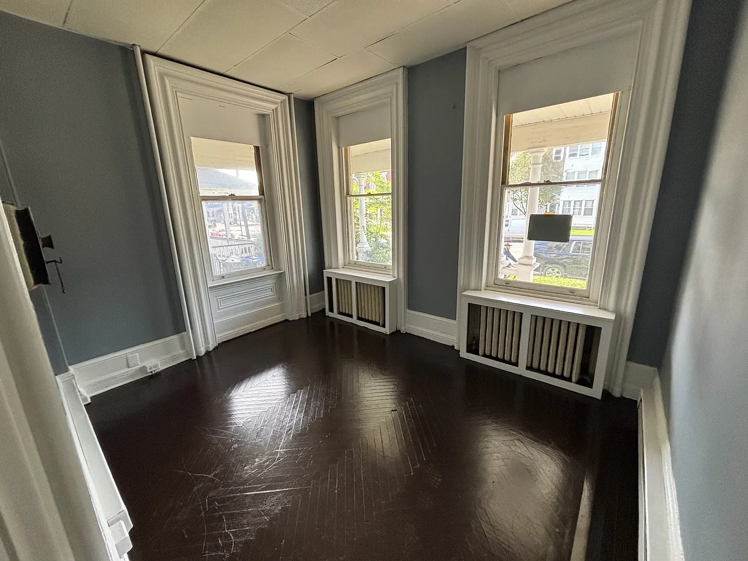 811 W Main St — Photo 1