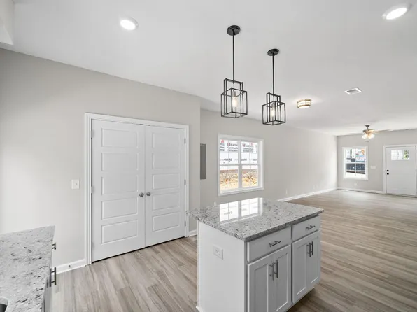 Westwind Townhomes, 407 Barry Dr #Ed6a56675, Clarksville, TN 37040