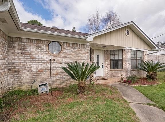 2nd image of 7426 Saint James Pl