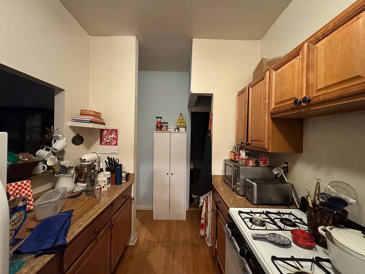 Building Photo - 854 W George St #1