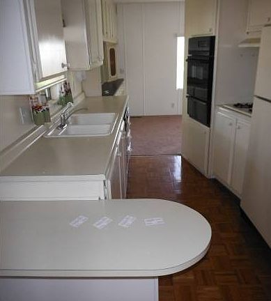 breakfast bar / kitchen