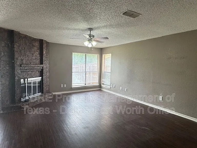 1404 Straus Rd — Photo 6