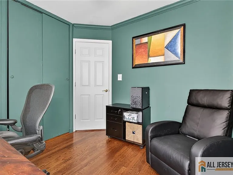 177 Midfield Rd — Photo 11