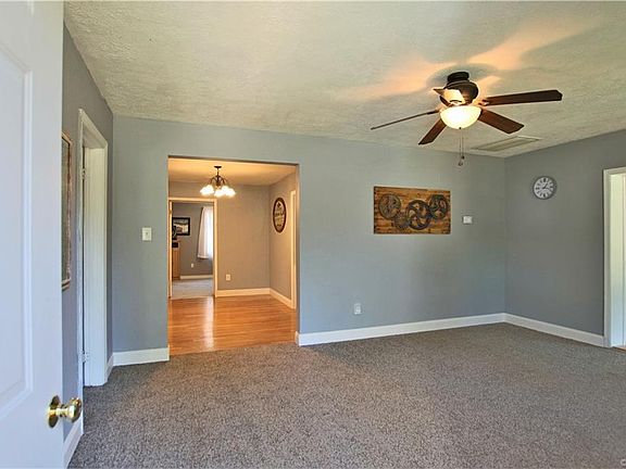 5th image of 303 N Ivy Ave