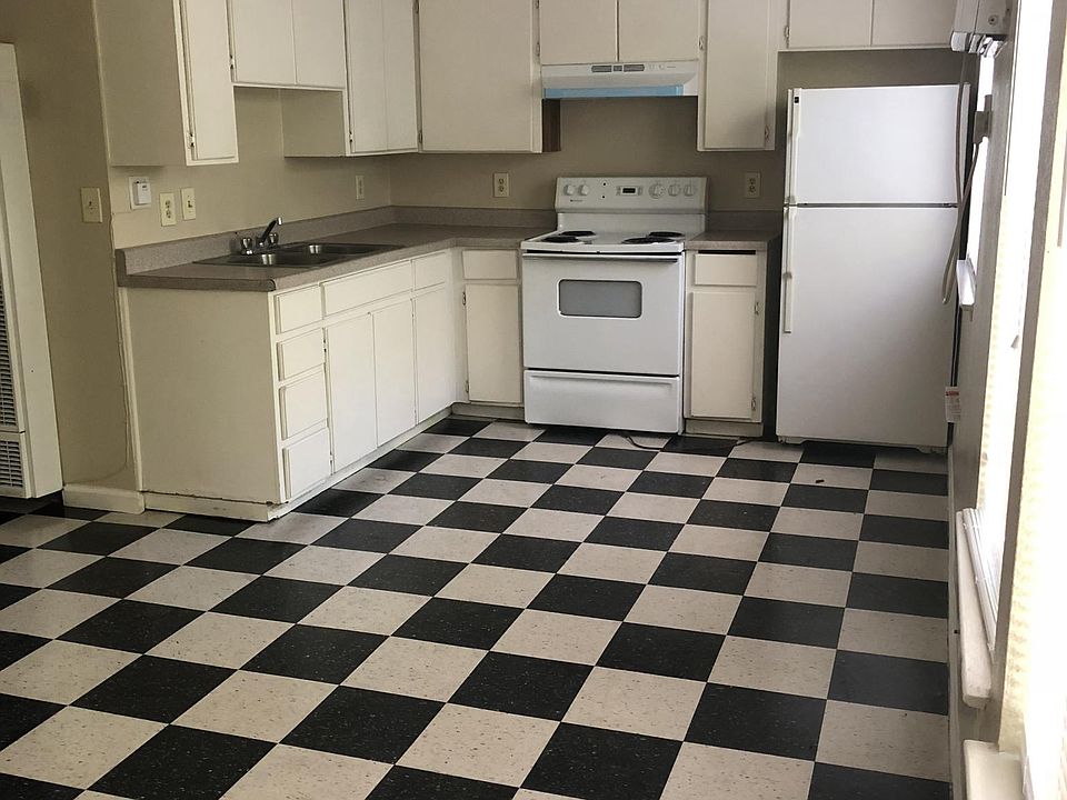 2nd image of 1321 Maple St #Abc