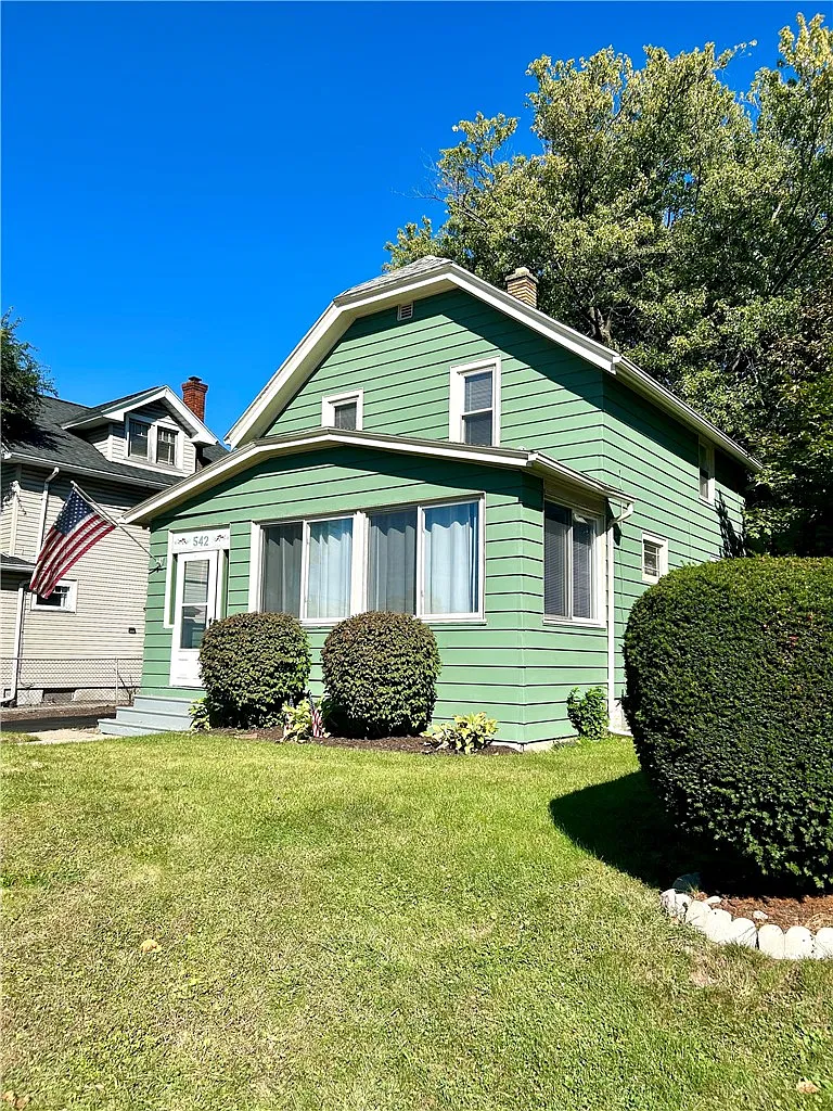 2 bed, 1.0 bath, 1055 sqft, $1,650 — Photo 1