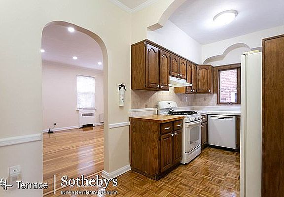5th image of 67-54 Burns St #1