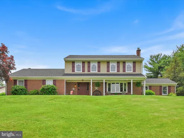 590 Hi View Dr, Lititz, PA 17543